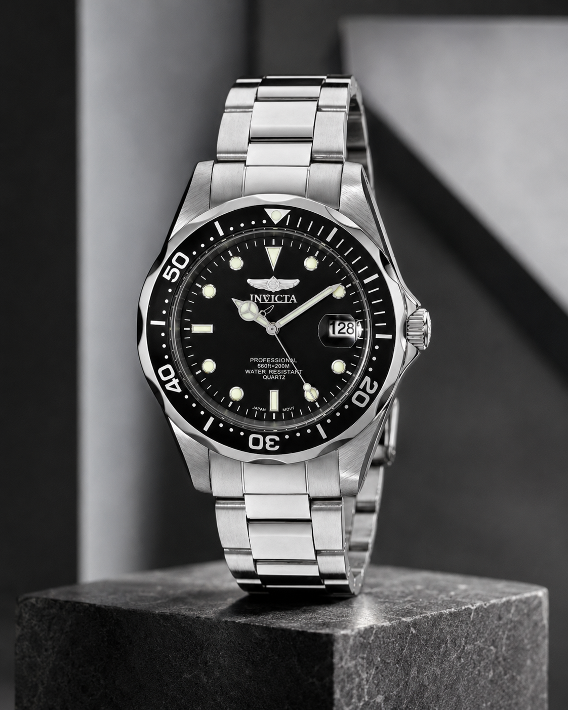 Invicta Pro Diver 200M Quartz Herrenuhr mit schwarzem Zifferblatt 8932
