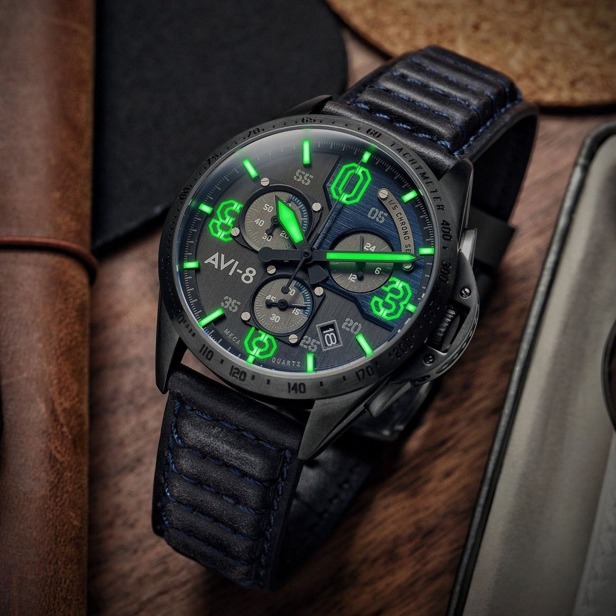 AVI-8 P-51 Mustang Blakeslee chronograaf luchtblauwe lederen band grijze en blauwe wijzerplaat quartz AV-4077-04 herenhorloge