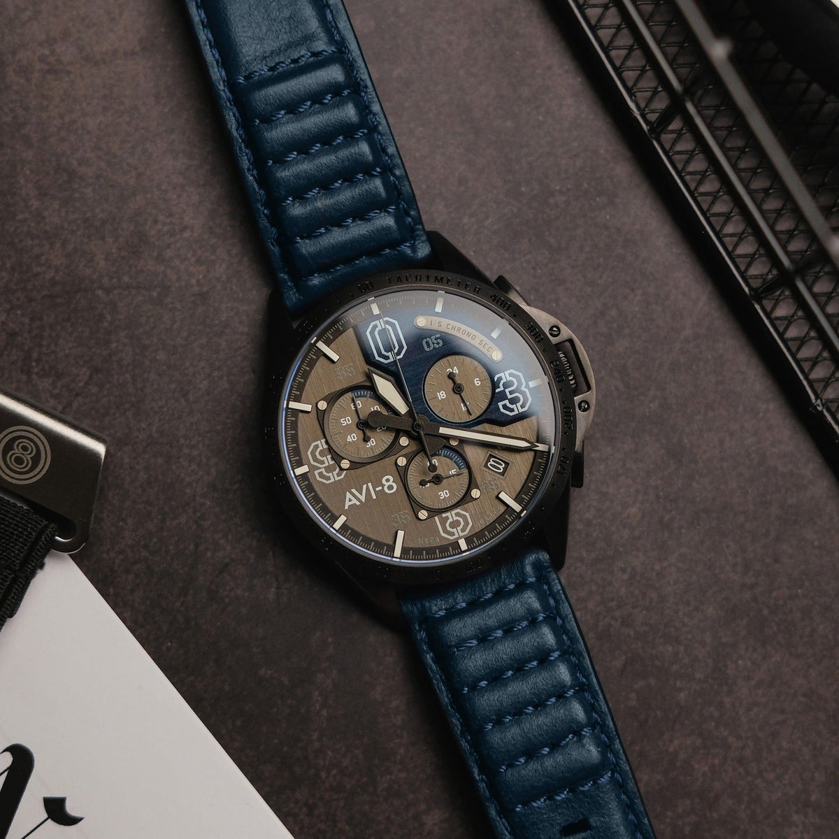 AVI-8 P-51 Mustang Blakeslee chronograaf luchtblauwe lederen band grijze en blauwe wijzerplaat quartz AV-4077-04 herenhorloge
