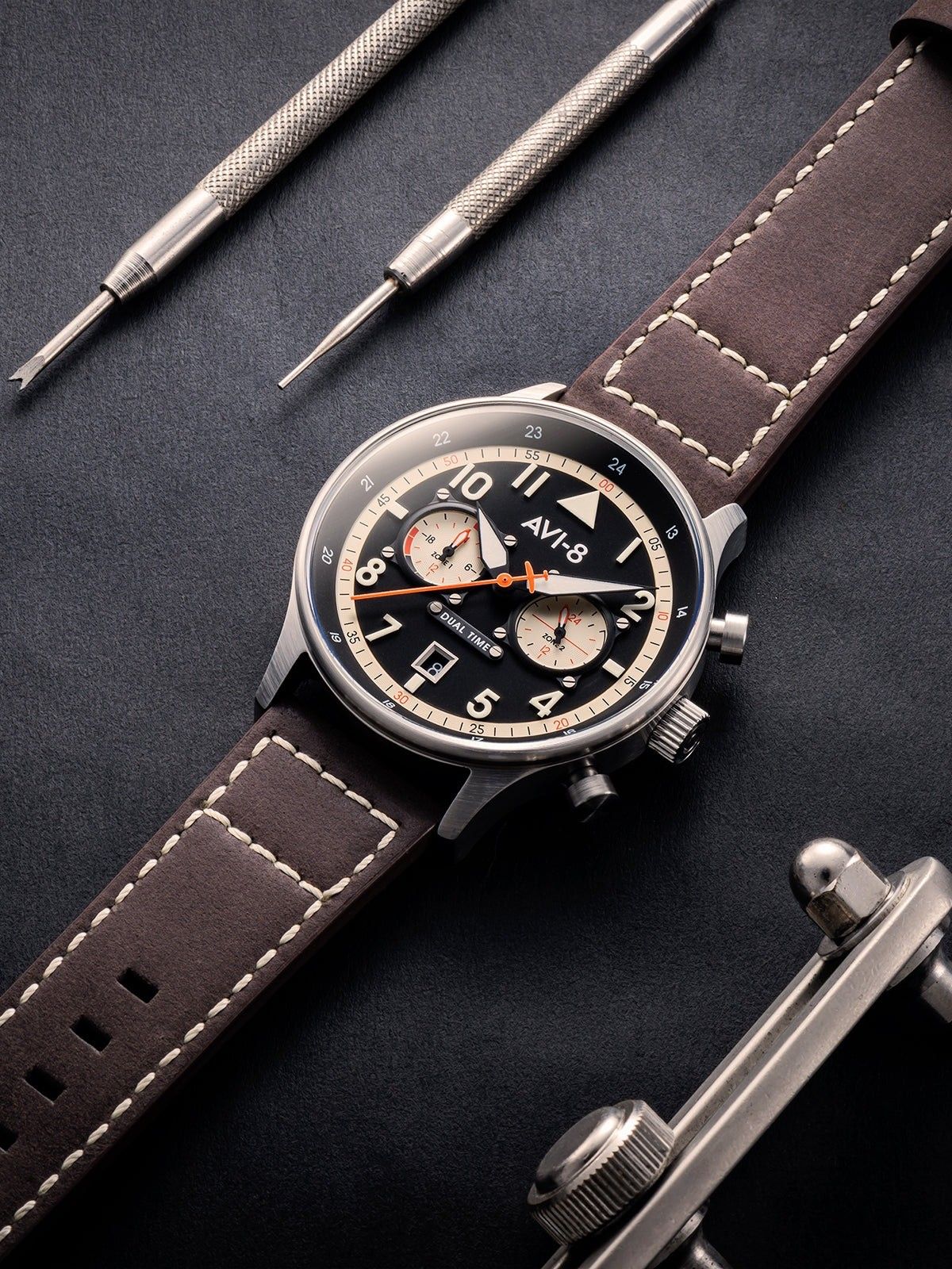 AVI-8 Hawker Hurricane Carey Dual Time Manston zwarte wijzerplaat quartz AV-4088-01 Herenhorloge