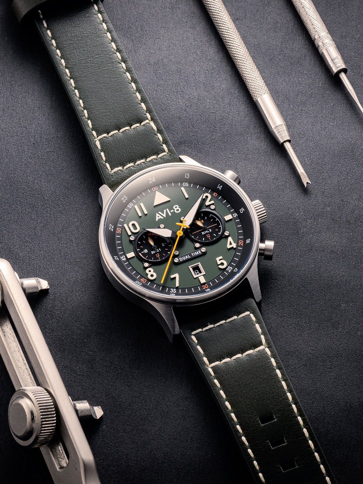 AVI-8 Hawker Hurricane Carey Dual Time Merville groene wijzerplaat quartz AV-4088-02 Herenhorloge