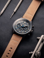 AVI-8 Hawker Hurricane Carey Dual Time Orissa Grey Dial Quarz AV-4088-04 Herrenuhr
