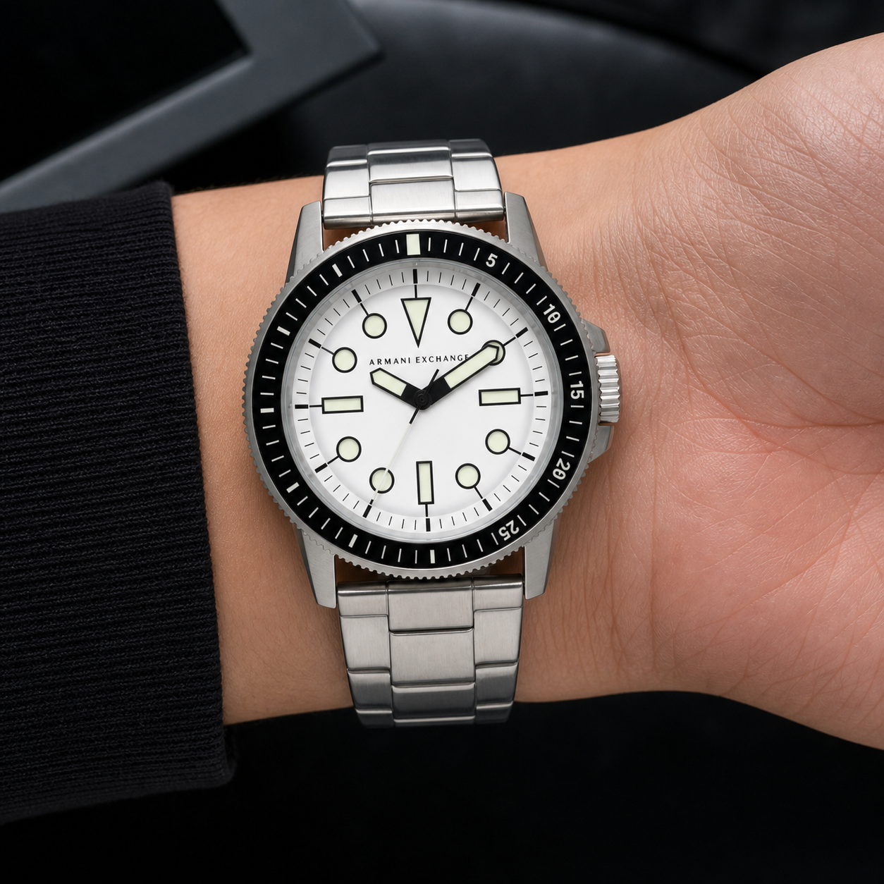 AX1853 men's dive-style watch worn on the inner wrist