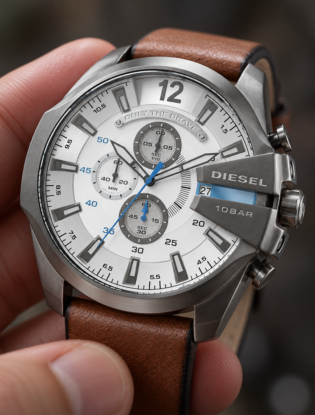 Diesel DZ4280 men's watch — 04_handheld_macro.png