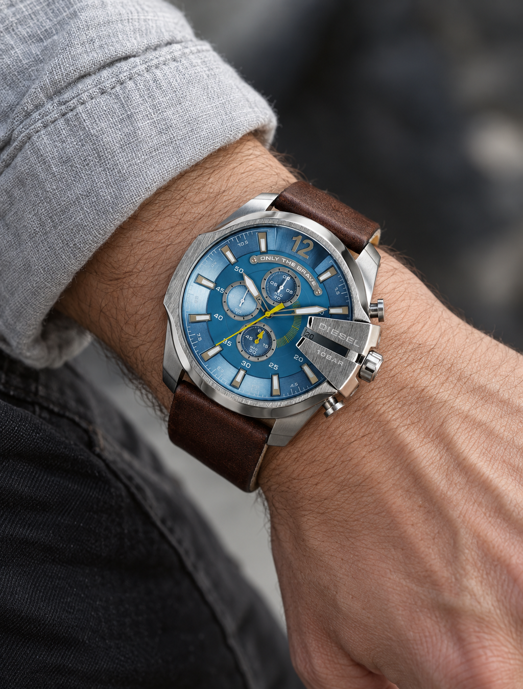 Diesel DZ4281 men's watch — 02_on_wrist.png