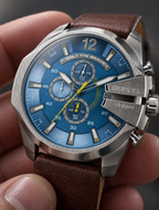 Diesel DZ4281 men's watch — 04_handheld_macro.png