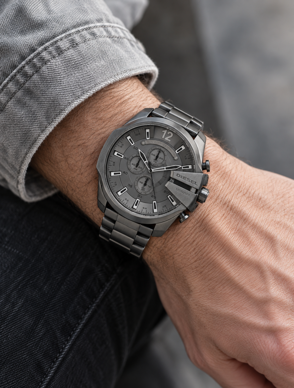Diesel DZ4282 men's watch — 02_on_wrist.png