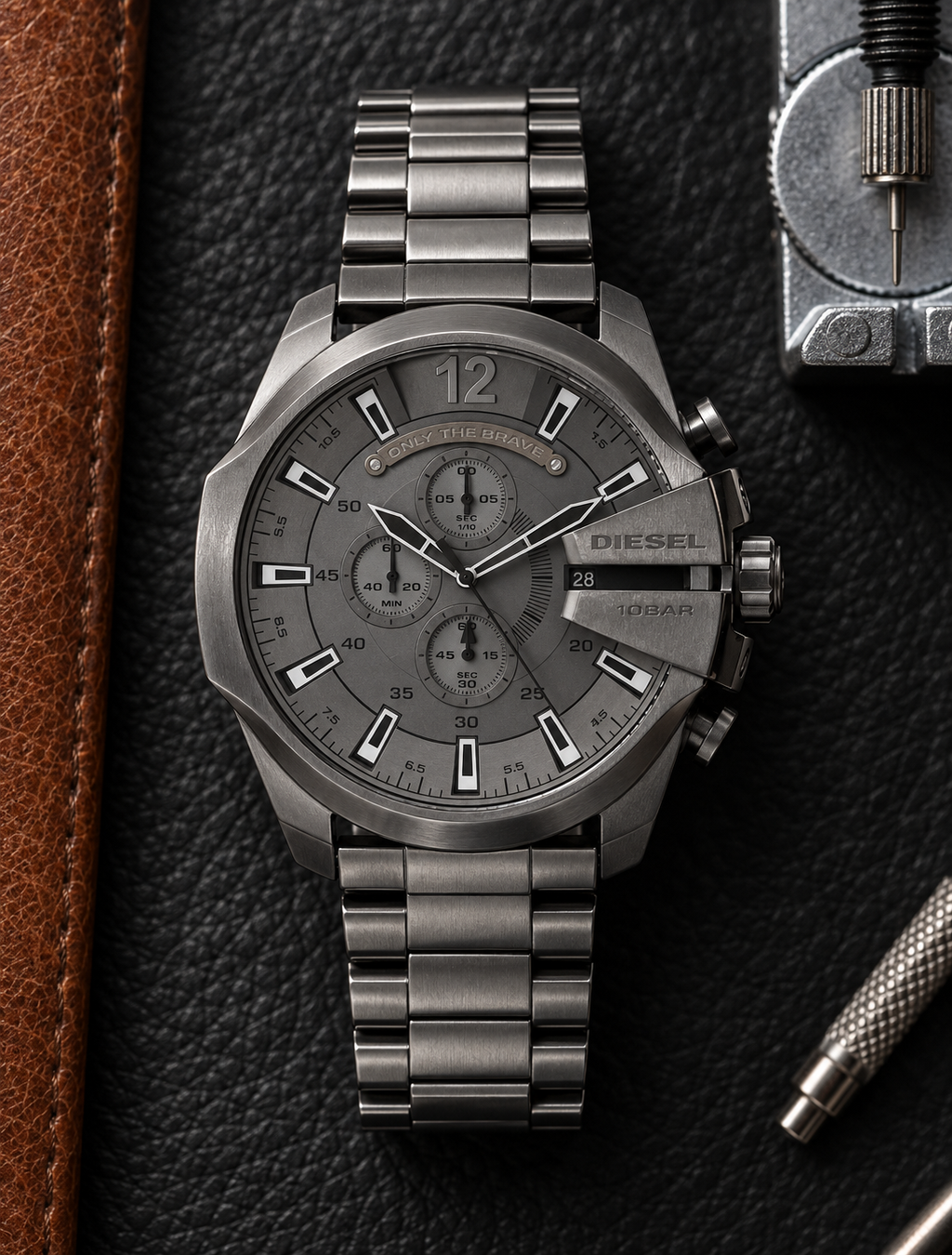 Diesel DZ4282 men's watch — 03_leather_tools.png