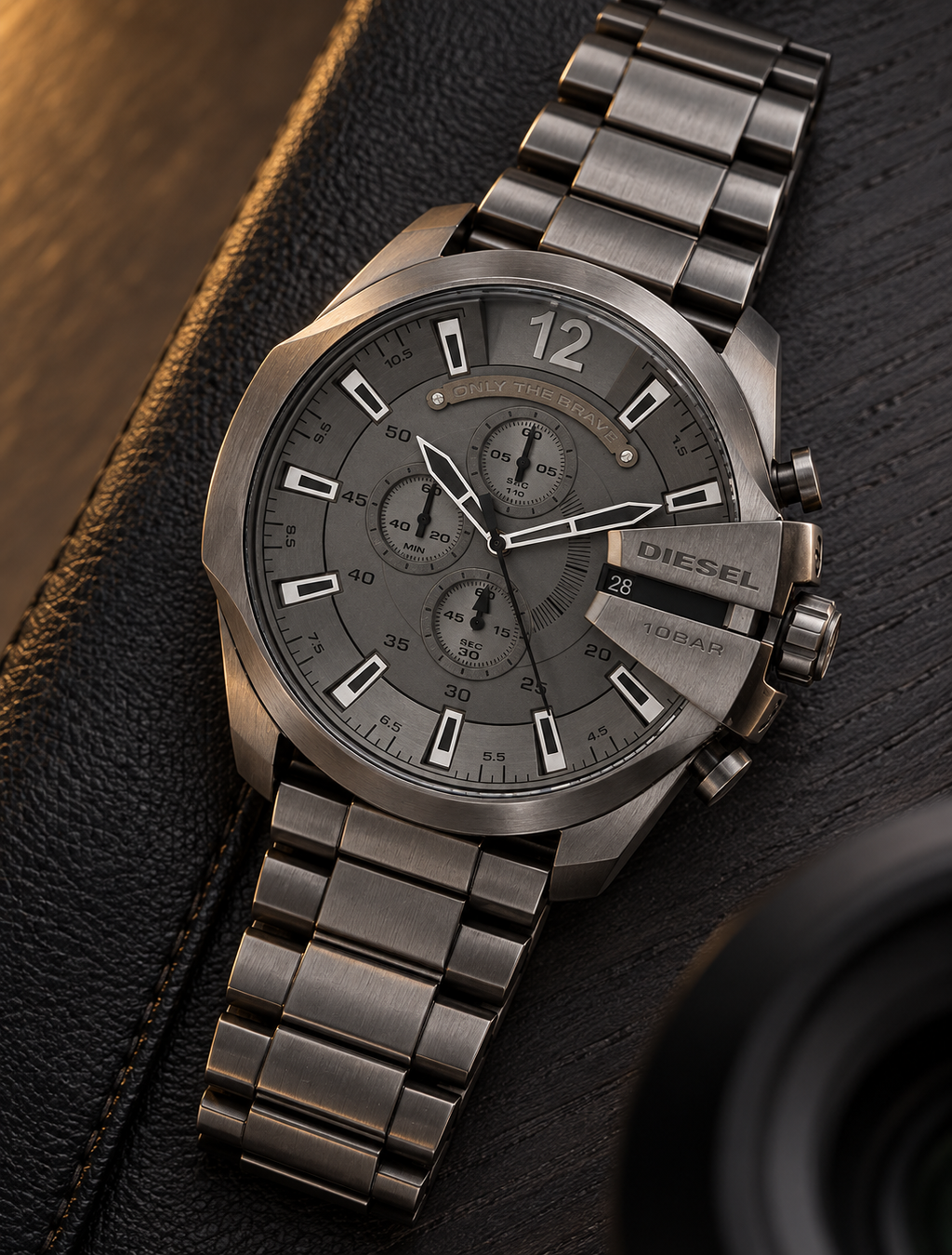 Diesel DZ4282 men's watch — 06_wood_leather.png