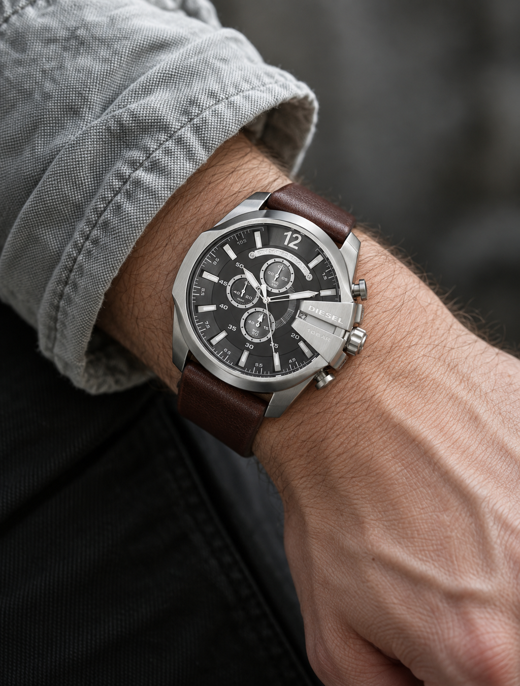 Diesel DZ4290 men's watch — 02_on_wrist.png
