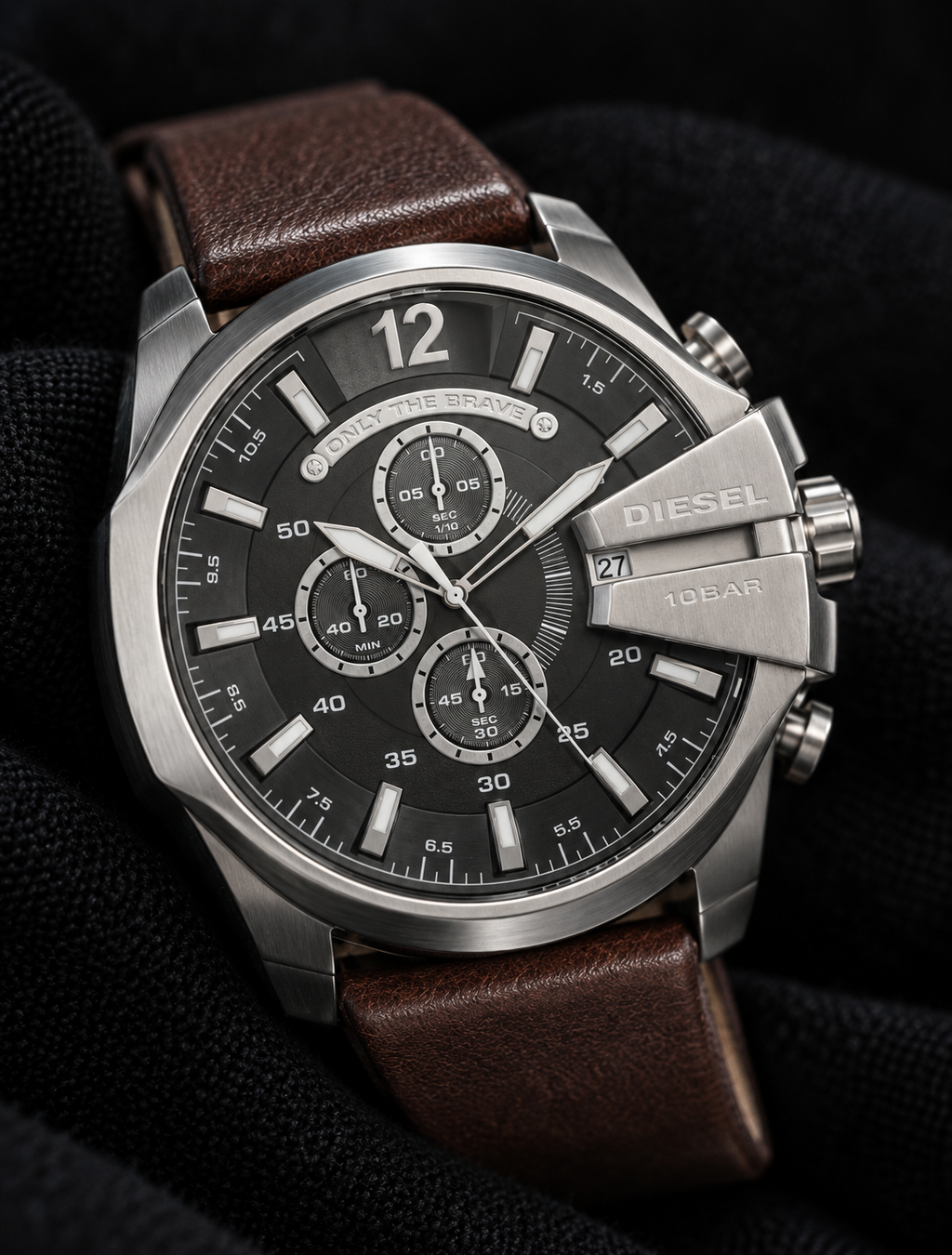 Diesel DZ4290 men's watch — 09_angled_macro.png