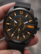 Diesel DZ4291 men's watch — 04_handheld_macro.png