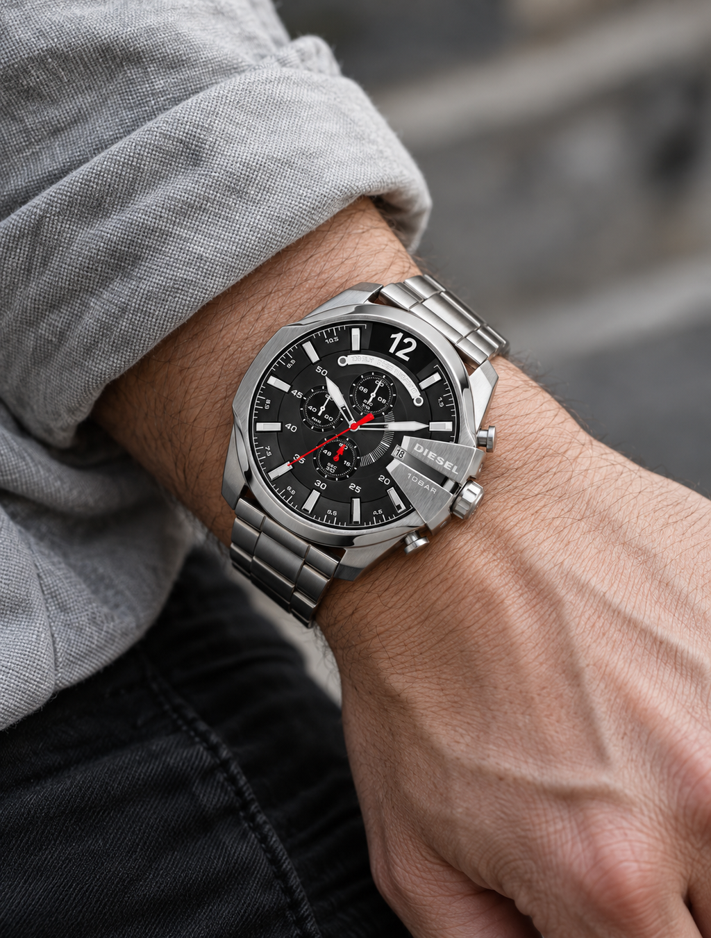 Diesel DZ4308 men's watch — 02_on_wrist.png