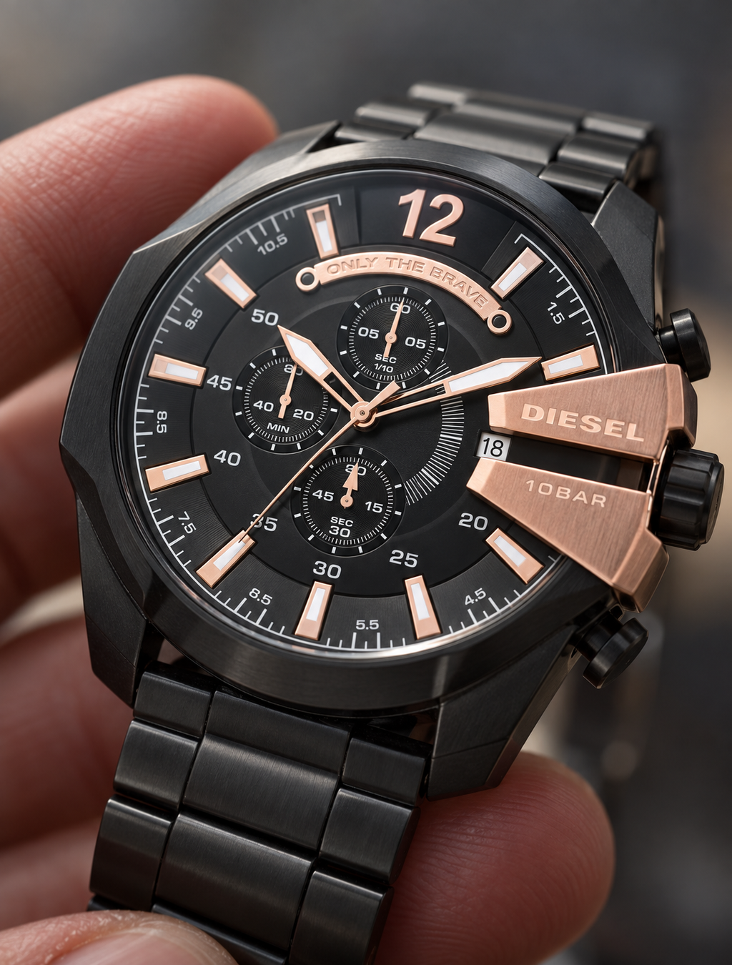 Diesel DZ4309 men's watch — 04_handheld_macro.png