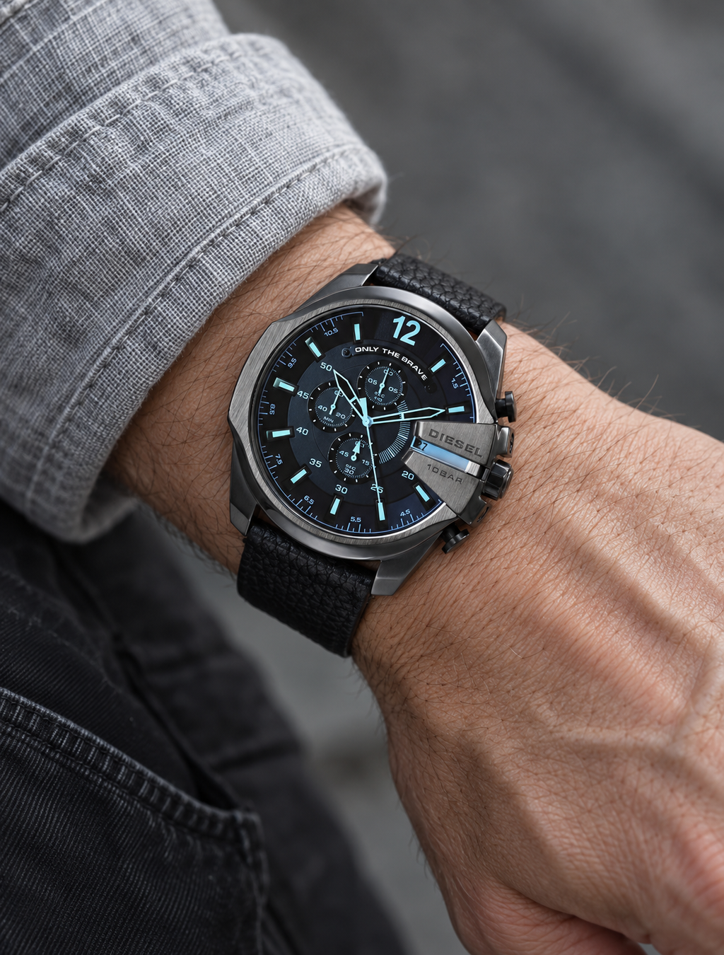 Diesel DZ4323 men's watch — 02_on_wrist.png