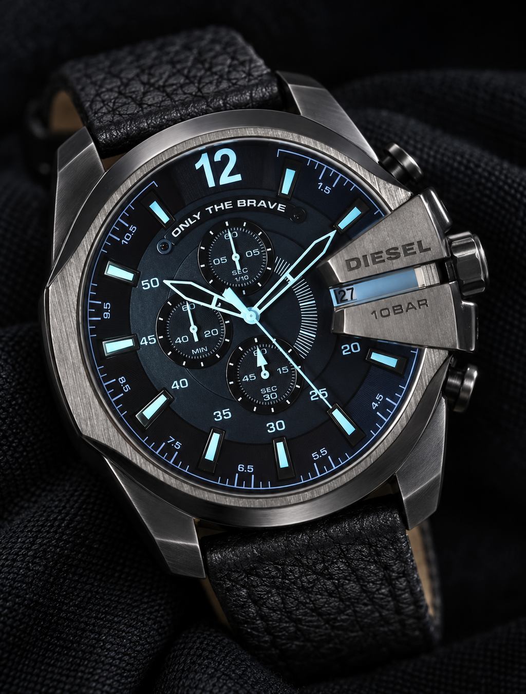 Diesel DZ4323 men's watch — 09_angled_macro.png