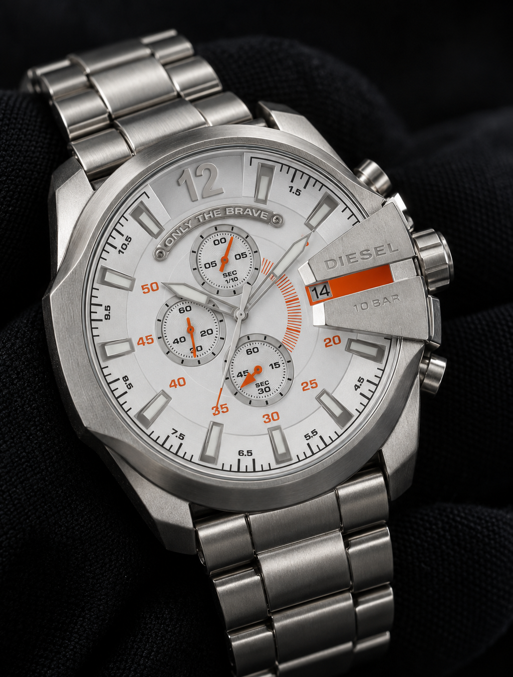 Diesel DZ4328 men's watch — 09_angled_macro.png