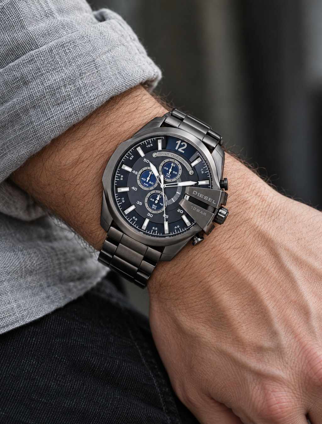 Diesel DZ4329 men's watch — 02_on_wrist.png