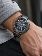 Diesel DZ4329 men's watch — 02_on_wrist.png