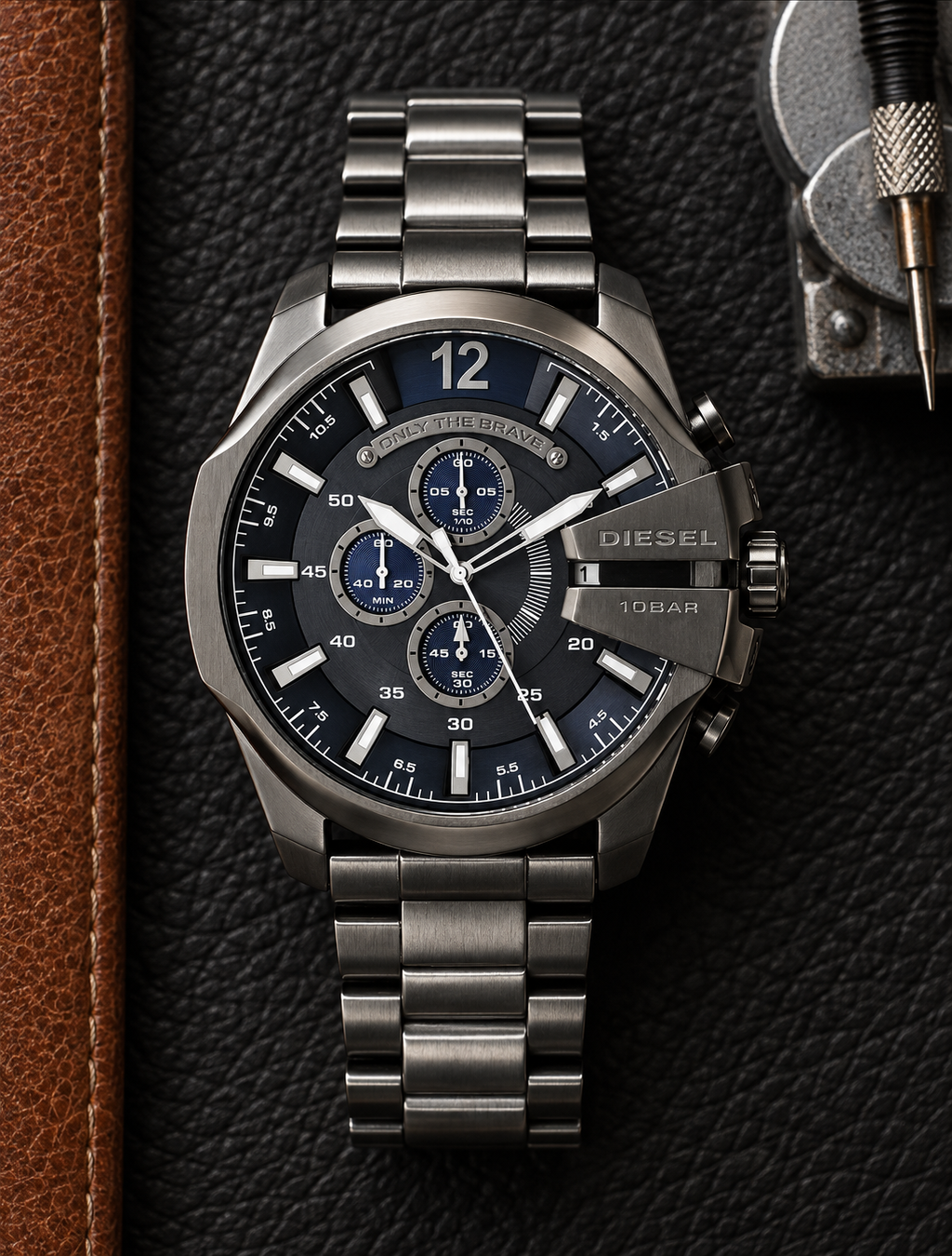 Diesel DZ4329 men's watch — 03_leather_tools.png