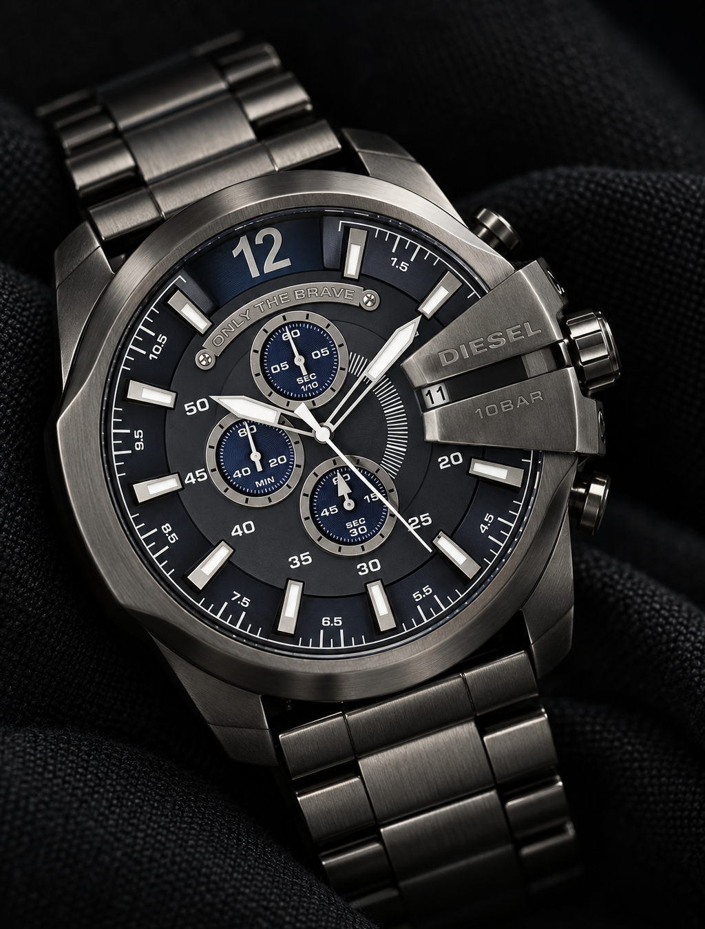 Diesel DZ4329 men's watch — 09_angled_macro.png