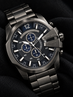 Diesel DZ4329 men's watch — 09_angled_macro.png