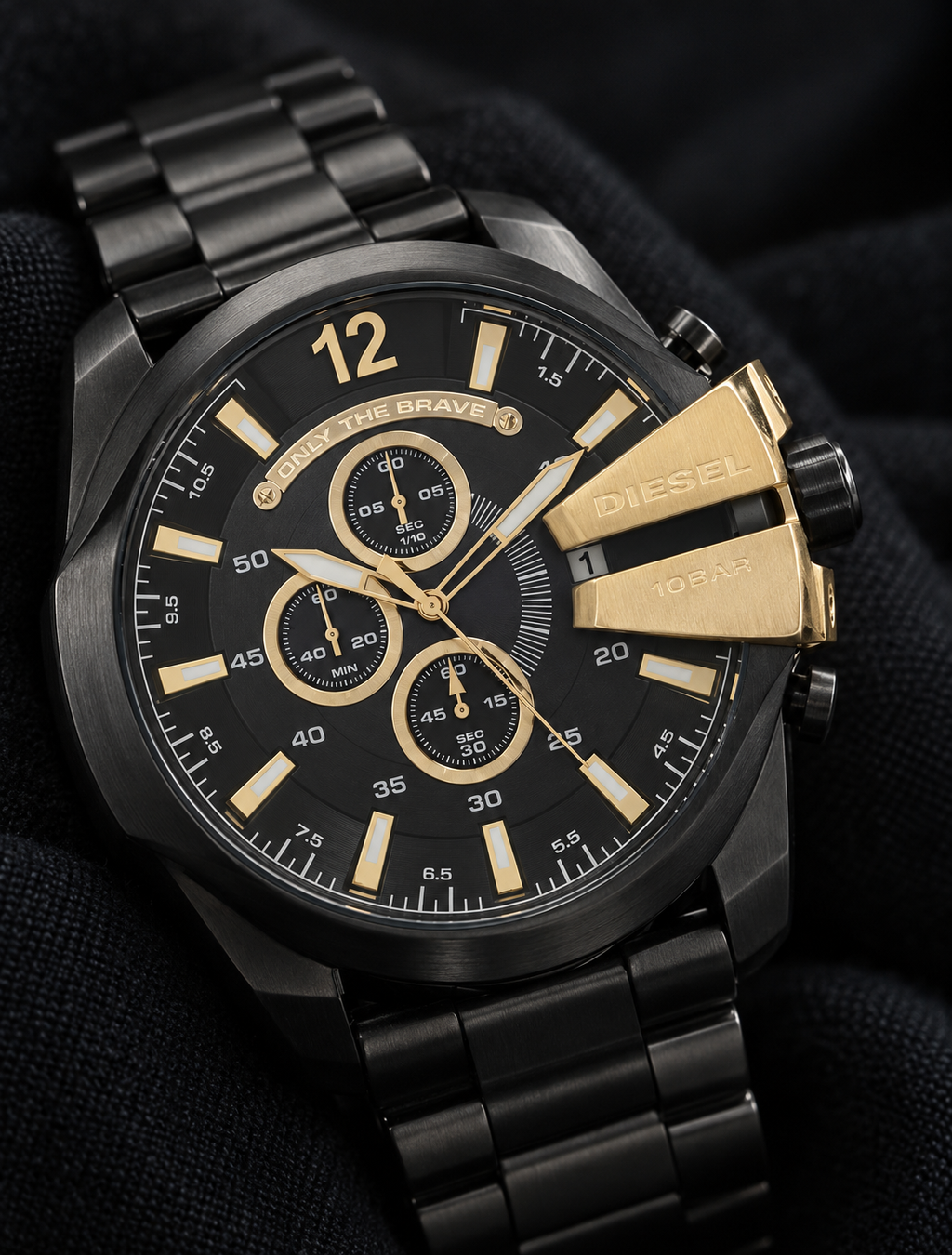 Diesel DZ4338 men's watch — 09_angled_macro.png