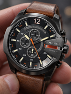 Diesel DZ4343 men's watch — 04_handheld_macro.png