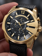 Diesel DZ4344 men's watch — 04_handheld_macro.png