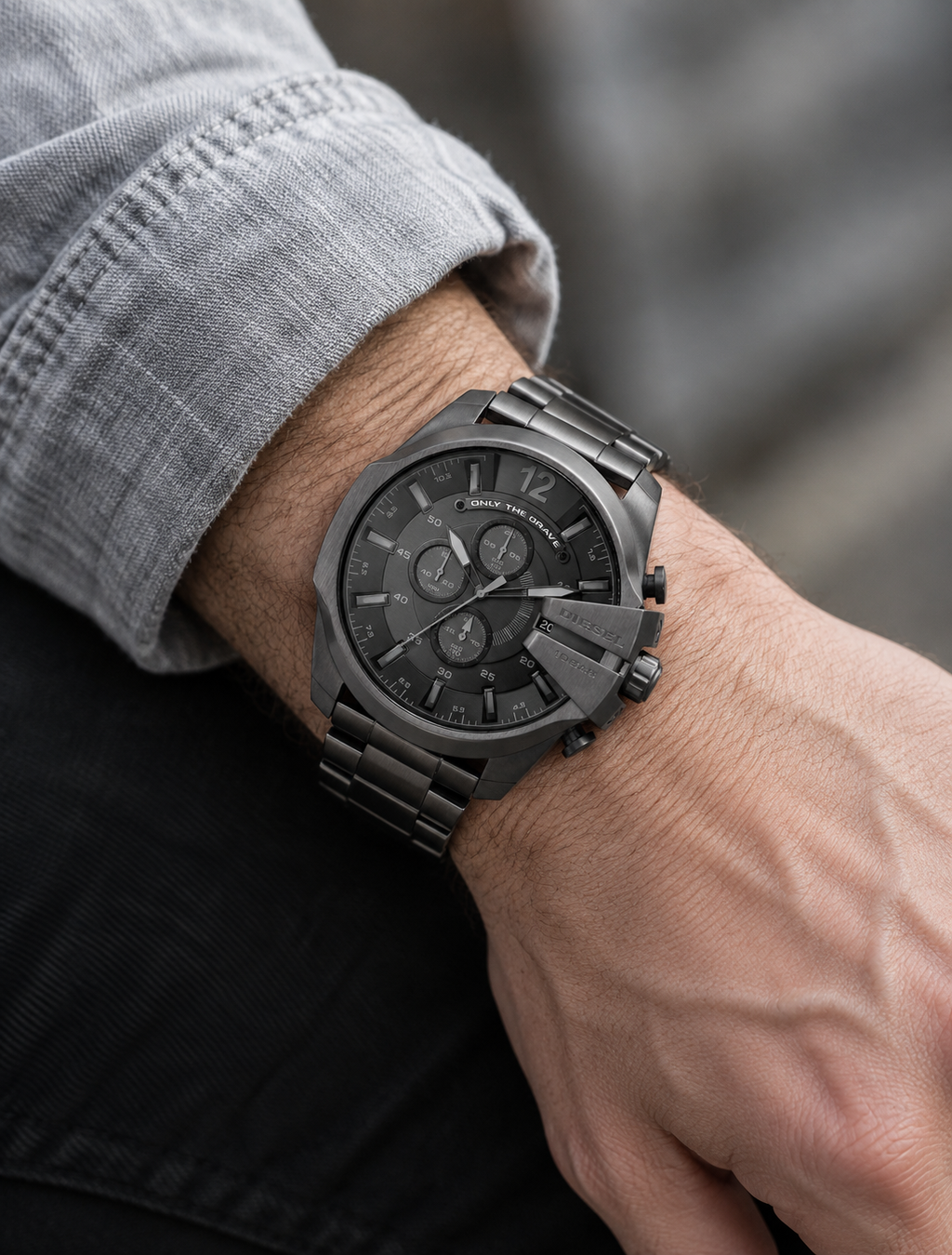 Diesel DZ4355 men's watch — 02_on_wrist.png