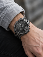 Diesel DZ4355 men's watch — 02_on_wrist.png