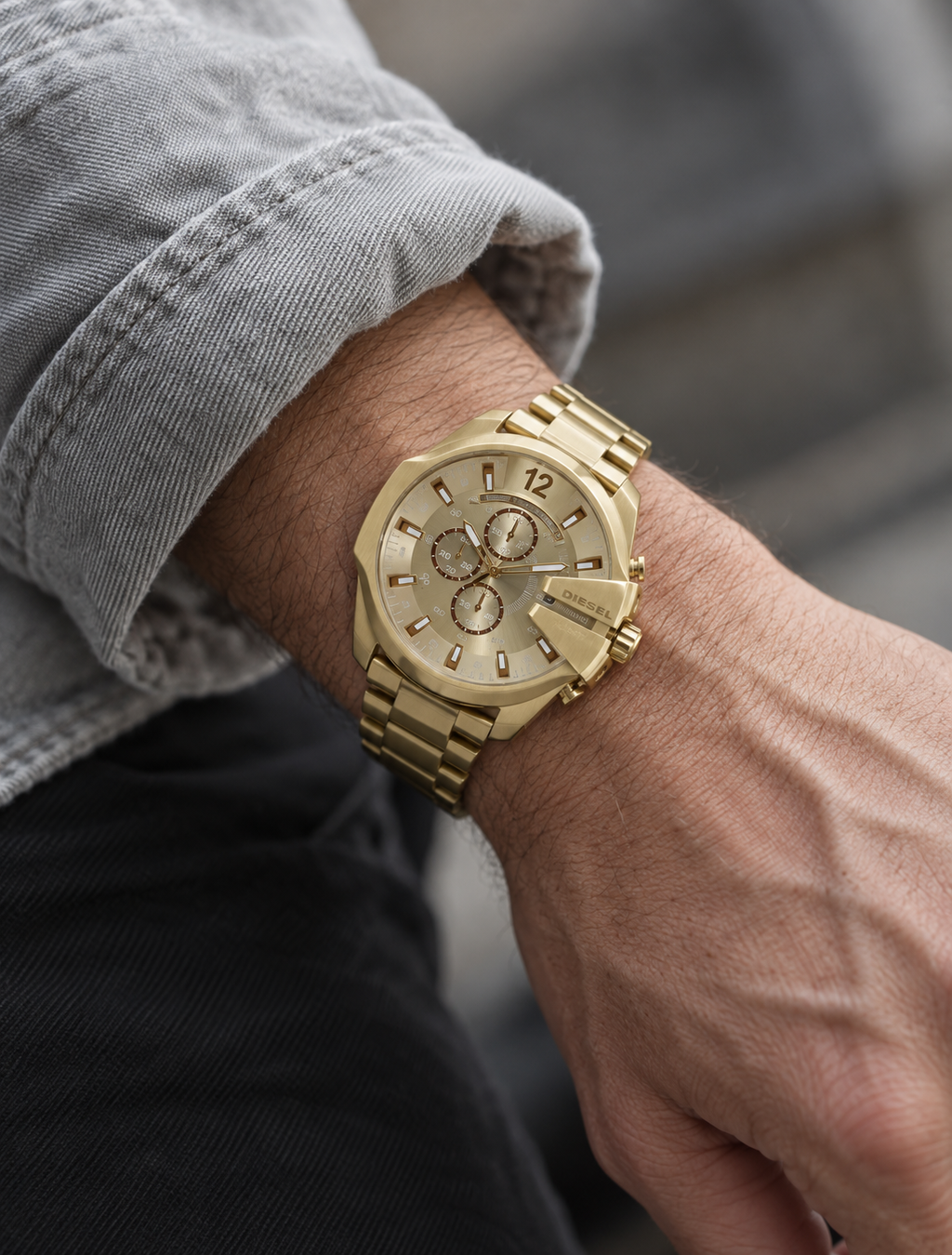 Diesel DZ4360 men's watch — 02_on_wrist.png