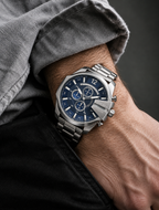 Diesel DZ4417 men's watch — 02_on_wrist.png