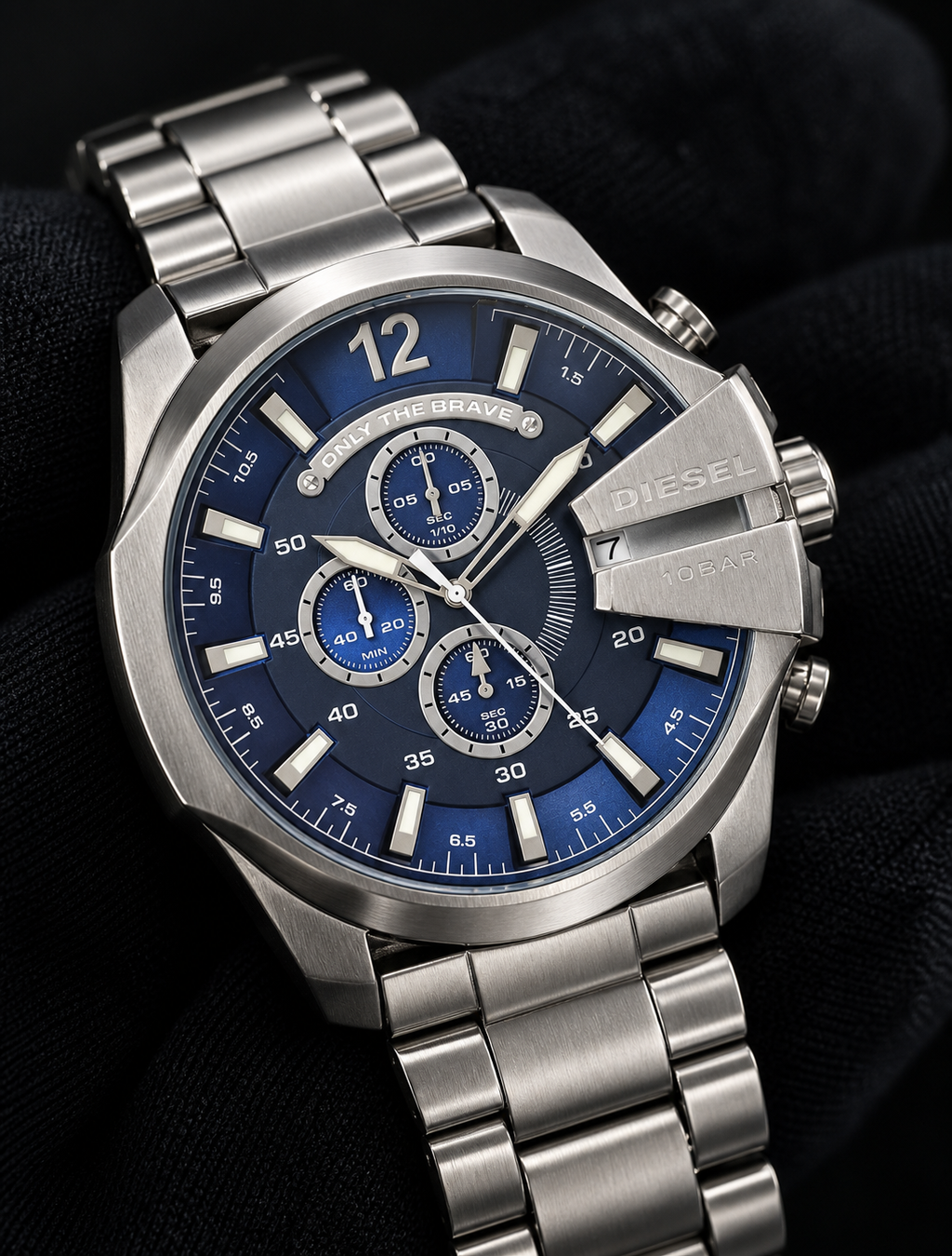 Diesel DZ4417 men's watch — 09_angled_macro.png