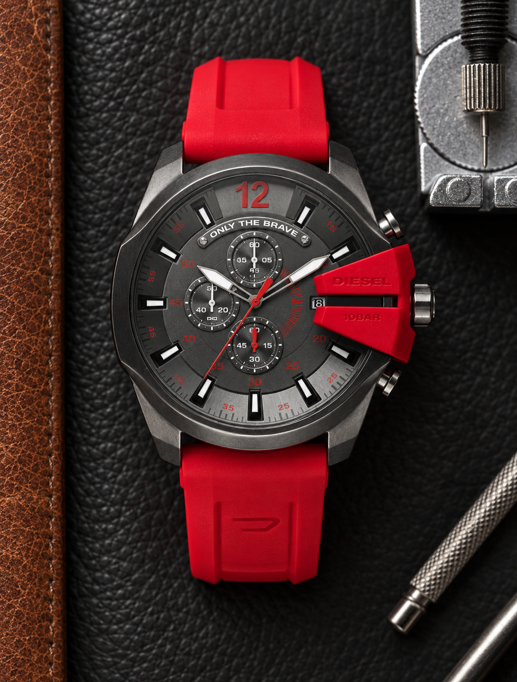 Diesel DZ4427 men's watch — 03_leather_tools.png