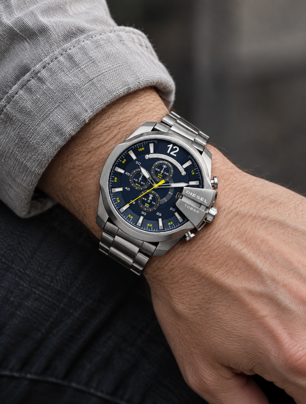 Diesel DZ4465 men's watch — 02_on_wrist.png