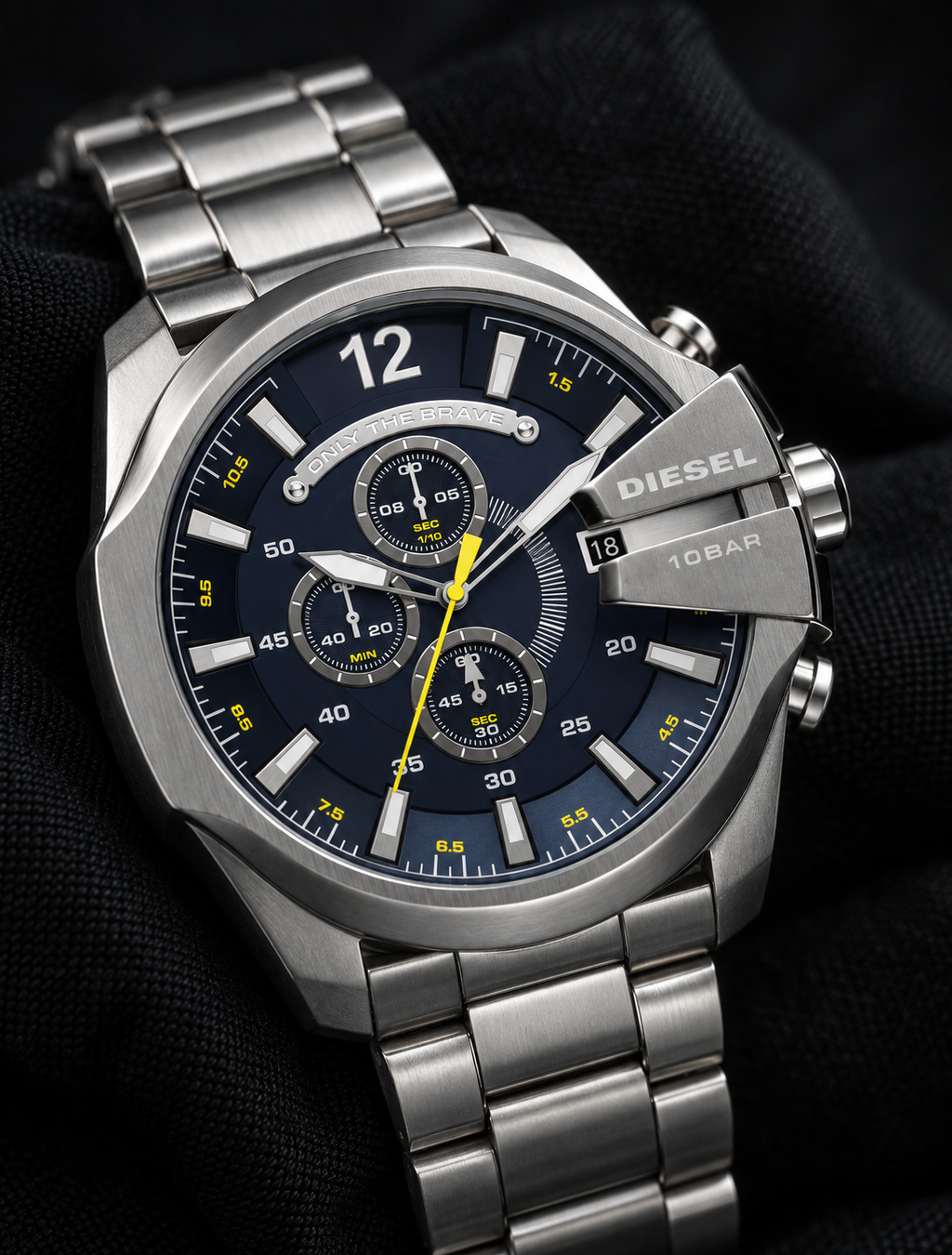 Diesel DZ4465 men's watch — 09_angled_macro.png