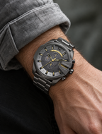 Diesel DZ4466 men's watch — 02_on_wrist.png