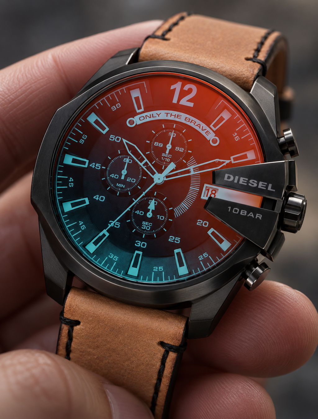 Diesel DZ4476 men's watch — 04_handheld_macro.png