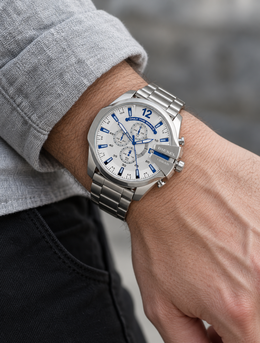 Diesel DZ4477 men's watch — 02_on_wrist.png