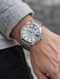 Diesel DZ4477 men's watch — 02_on_wrist.png