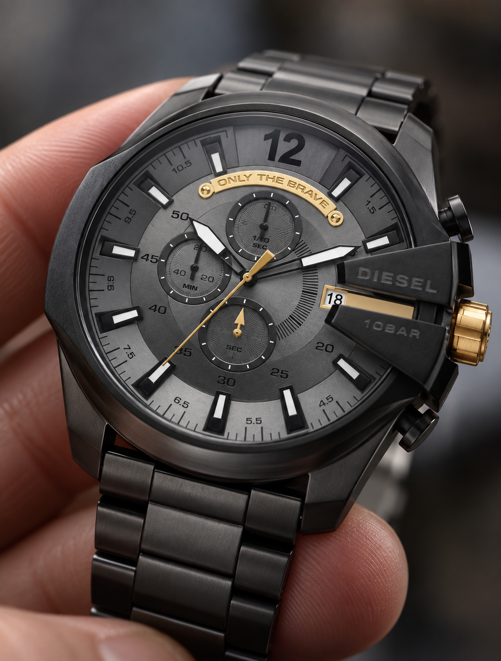 Diesel DZ4479 men's watch — 04_handheld_macro.png