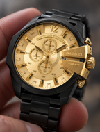 Diesel DZ4485 men's watch — 04_handheld_macro.png