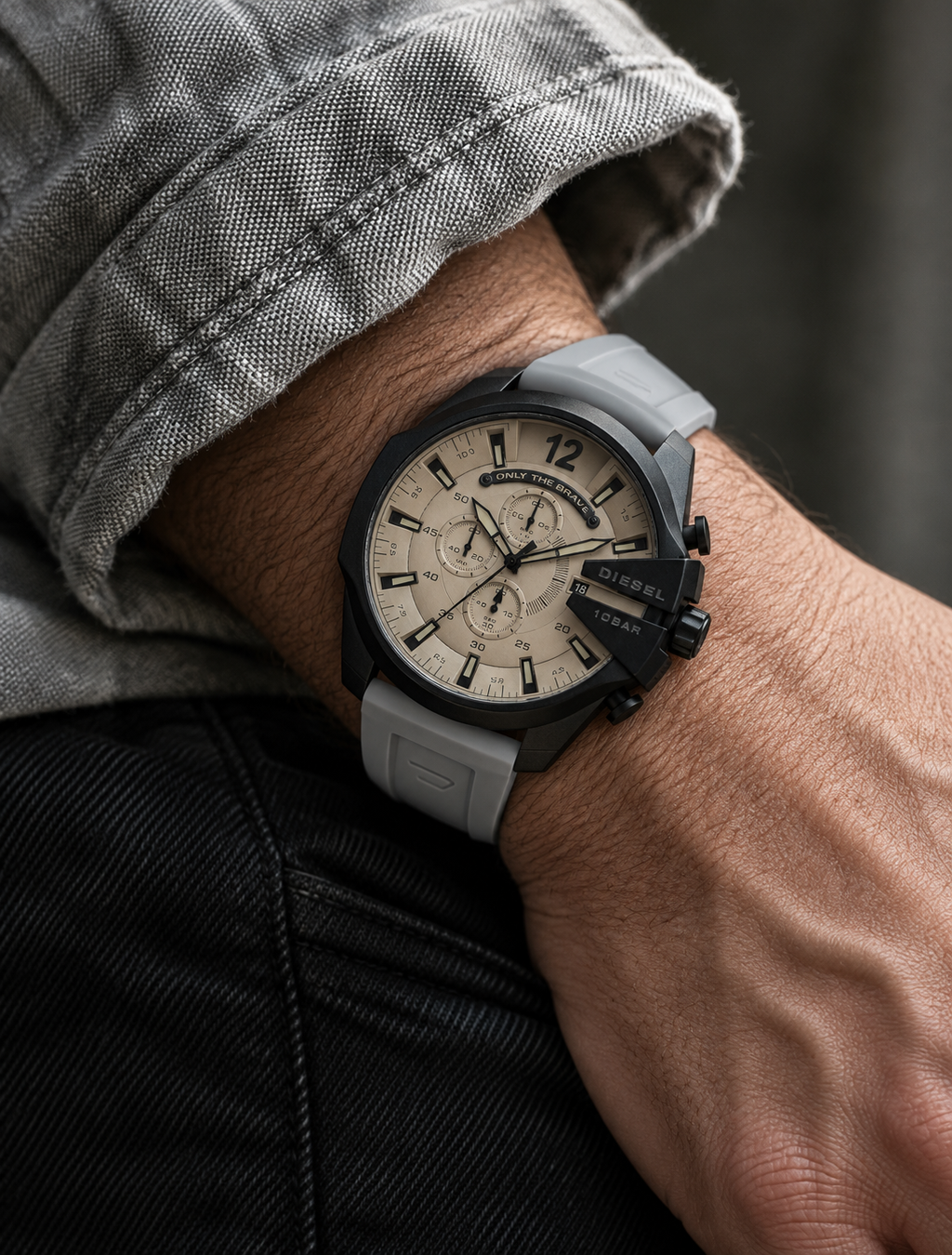 Diesel DZ4496 men's watch — 02_on_wrist.png