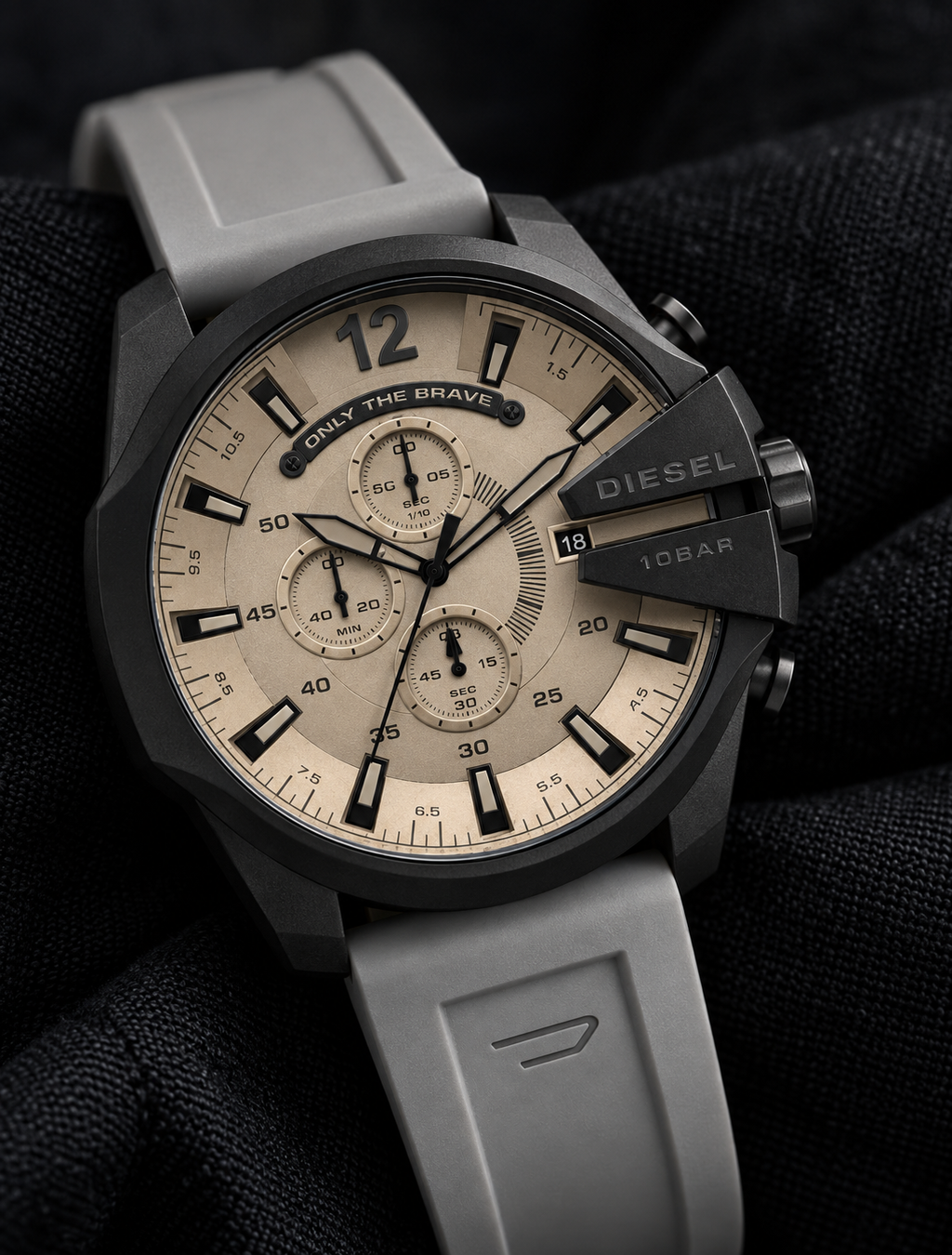 Diesel DZ4496 men's watch — 09_angled_macro.png