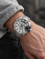 Diesel DZ4501 men's watch — 02_on_wrist.png