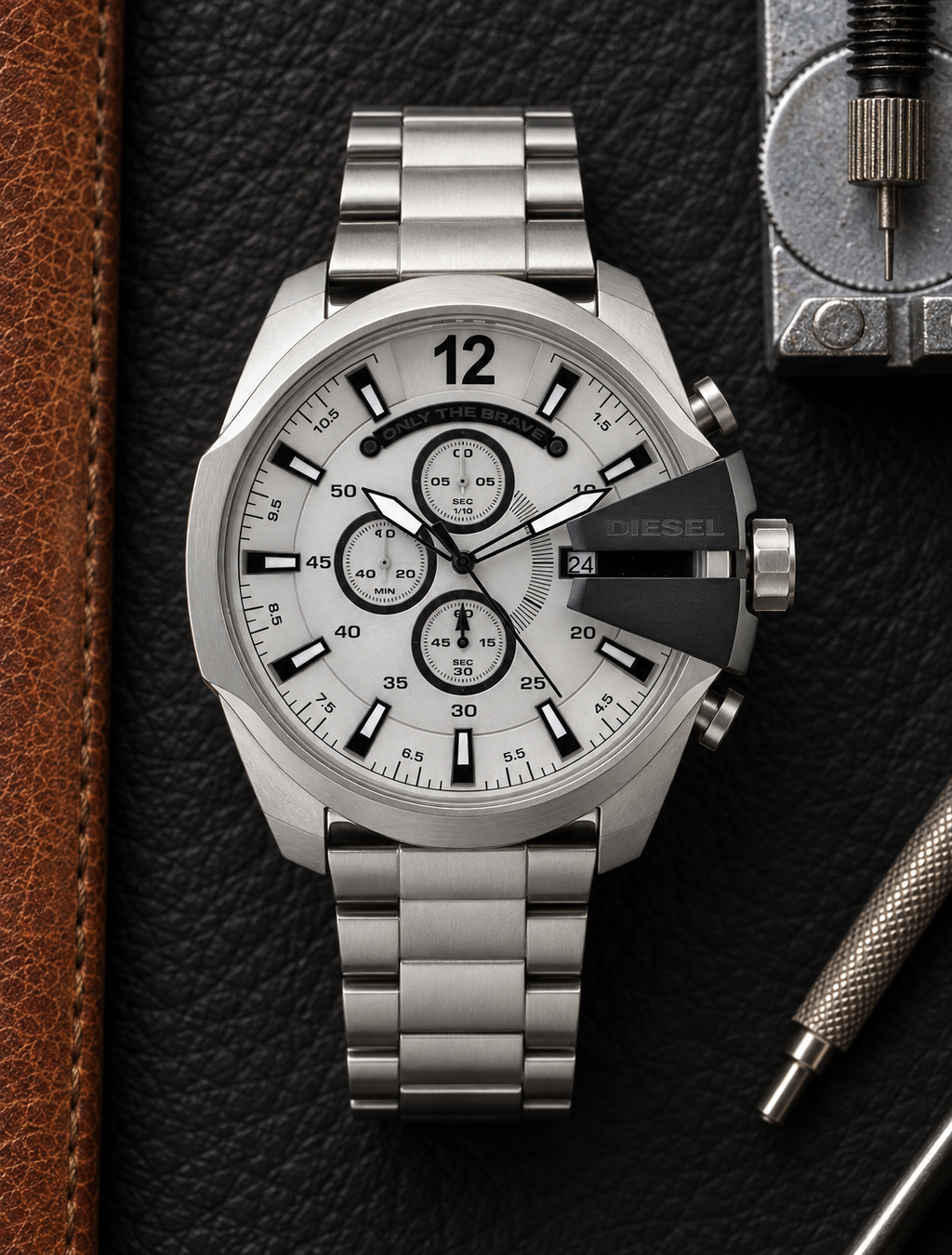 Diesel DZ4501 men's watch — 03_leather_tools.png