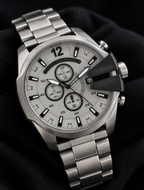 Diesel DZ4501 men's watch — 09_angled_macro.png