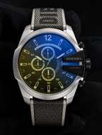Diesel DZ4523 men's watch — 08_front_macro.png