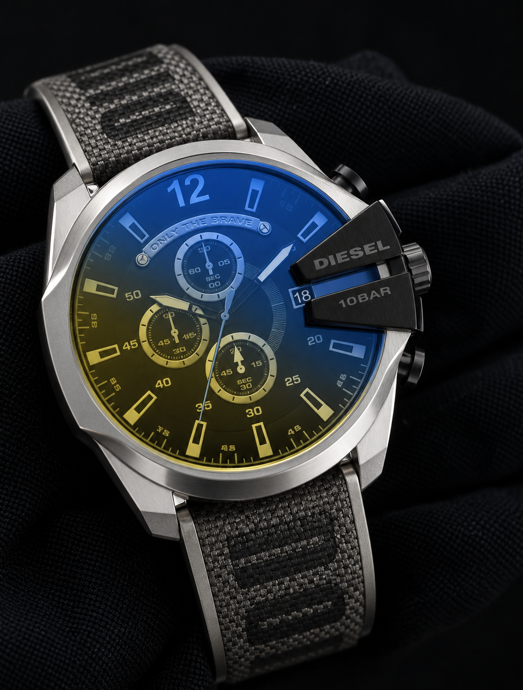 Diesel DZ4523 men's watch — 09_angled_macro.png